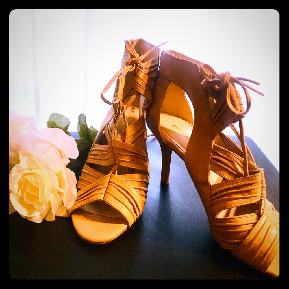 ✨EUC Nine West leather top strappy heel/bootie✨